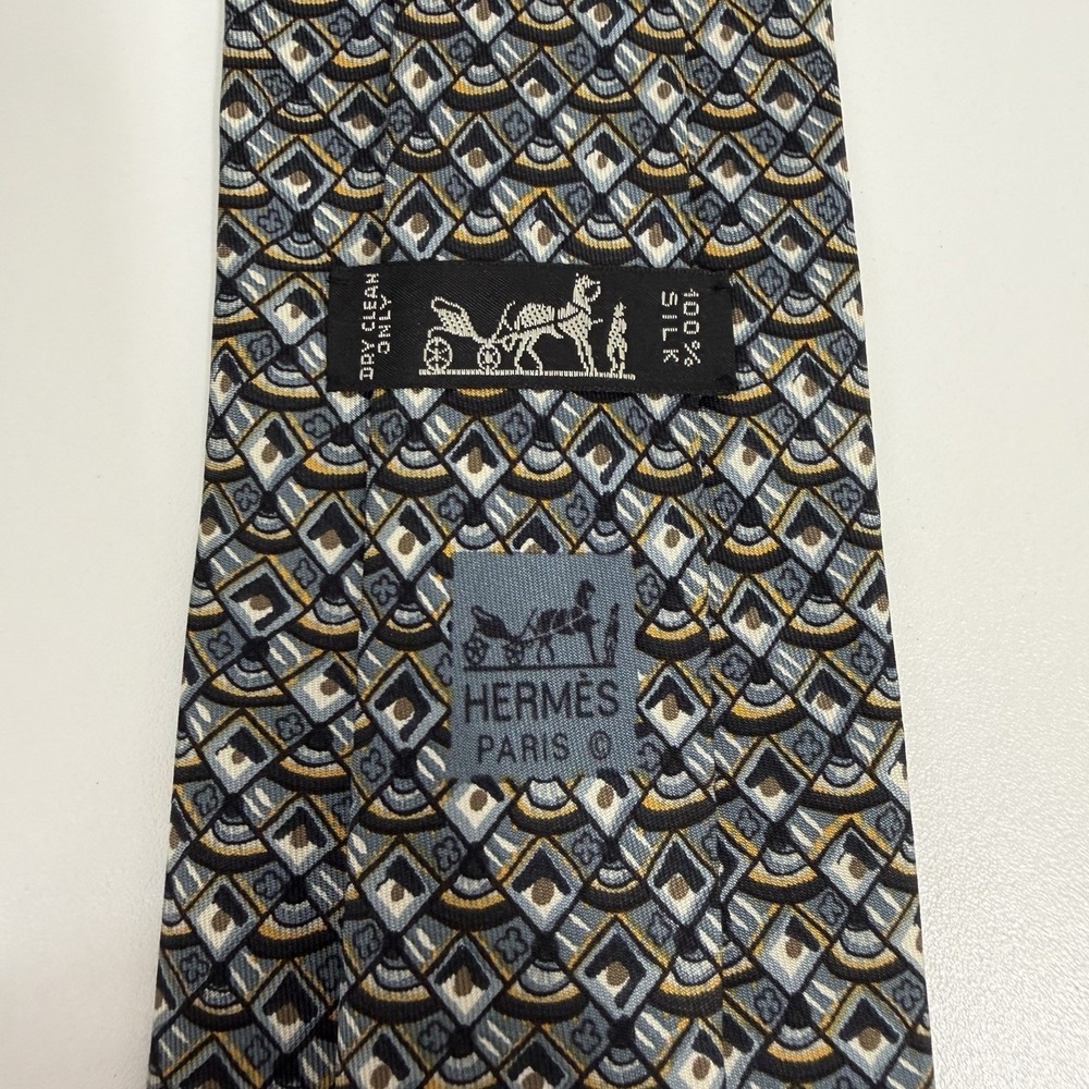 Hermes Mens Tie Geometric Gray/Cream/Brown Satin Silk 7873 UA 3.5" (W) x 58" (L)